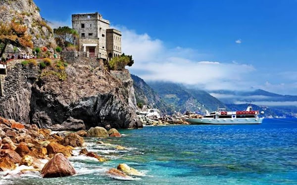 Monterosso public beach (Fegina) 3