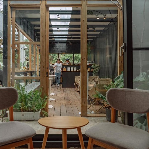 LI.KA CAFE 1