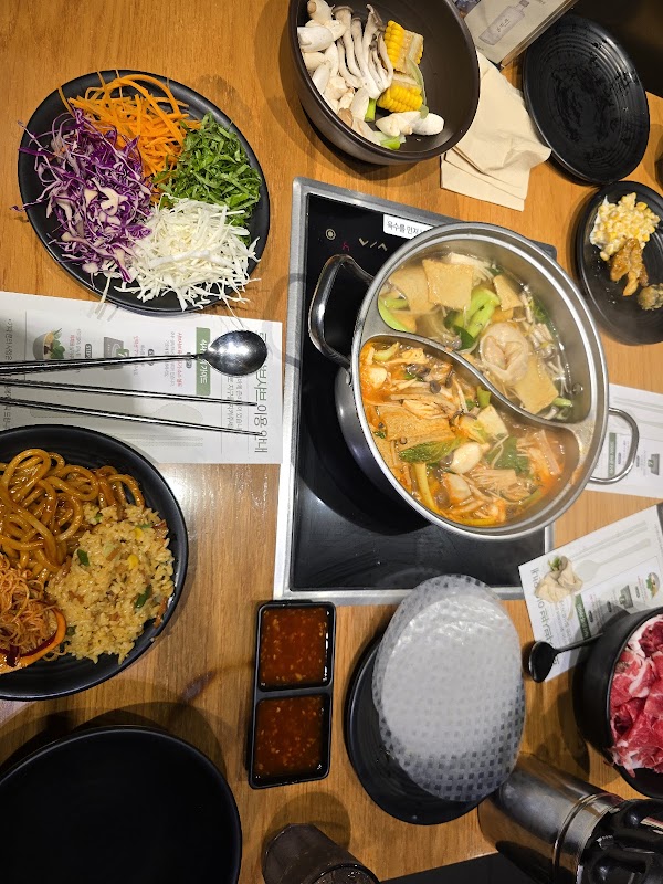 Loun Shabu-Shabu & Salad Bar 3