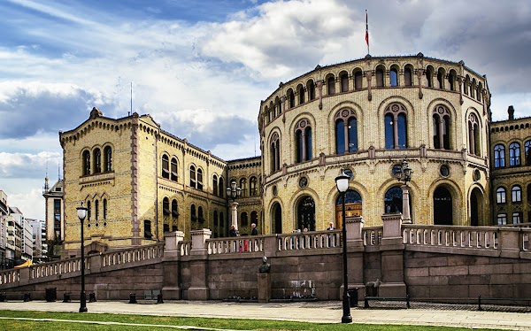 Storting building