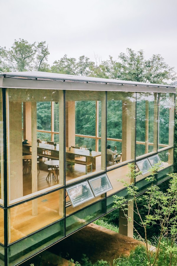 Inwangsan Shelter in the woods 1