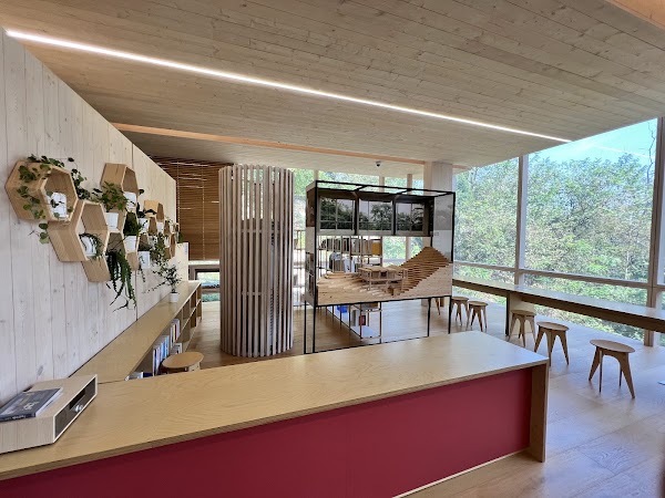 Inwangsan Shelter in the woods 5