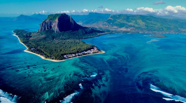 Underwater waterfall Mauritius | 5 Island tour | Things to do - Ile aux Cerfs