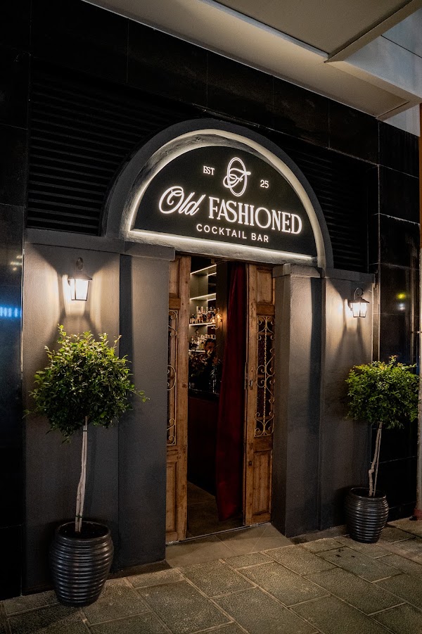 Old Fashioned Cocktail Bar