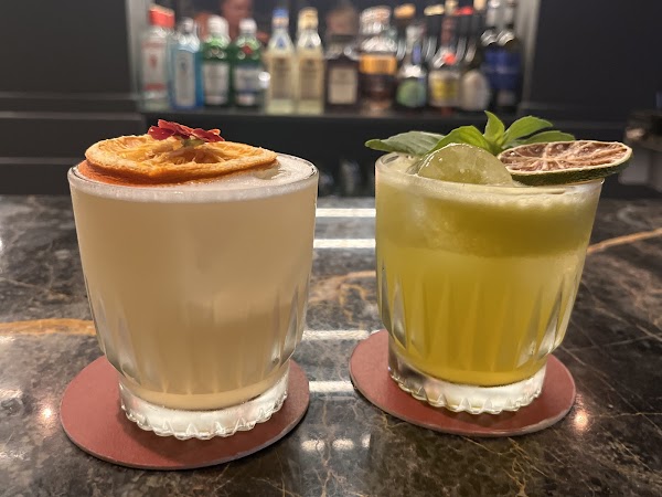 Old Fashioned Cocktail Bar 4