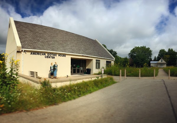 American Gothic House Center 1