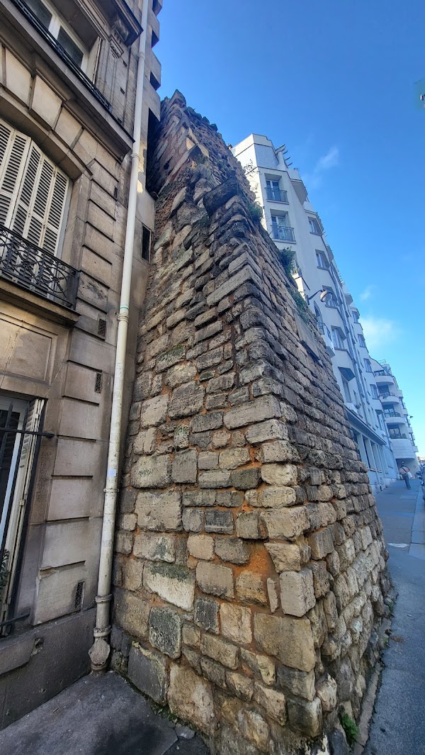Wall of Philippe II Augustus 4