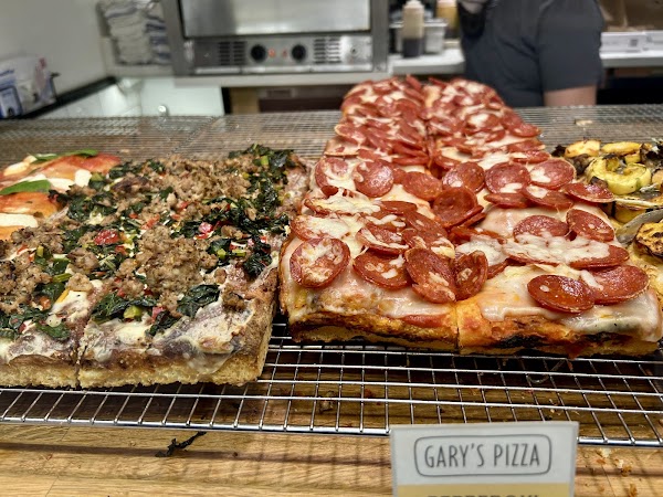Gary's Pizza 4