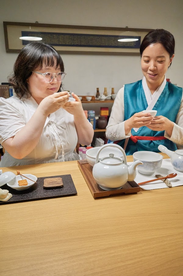 Heesum Tea Room 1