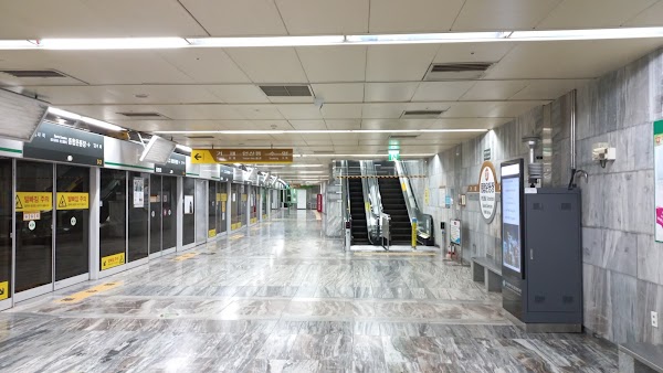 Complex Stadium Station