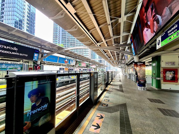 BTS Thong Lor Station 4