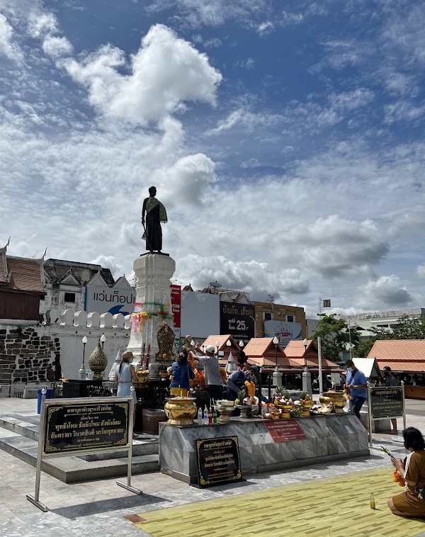Thao Suranari Monument (Ya Mo) 5