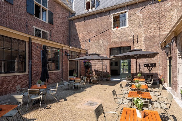Stayokay Hostel Heemskerk (Slot Assumburg) 2