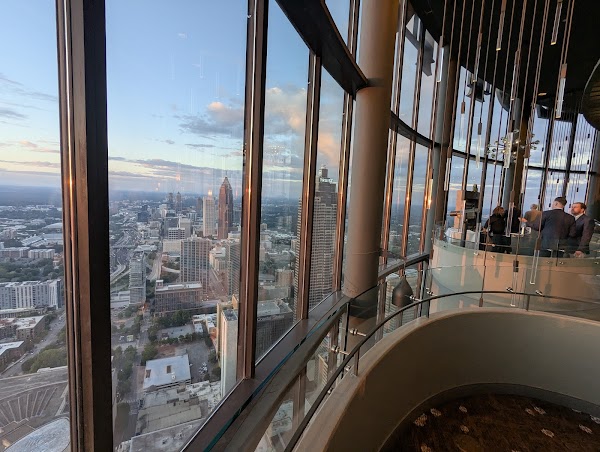 The Sun Dial Restaurant, Bar & View 4
