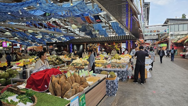 Daguan Zhuanxin Farmers' Market North Gate
