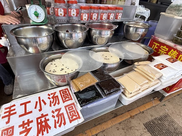 Daguan Zhuanxin Farmers' Market North Gate 3