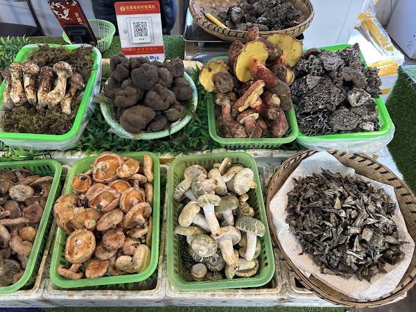 Daguan Zhuanxin Farmers' Market North Gate 2