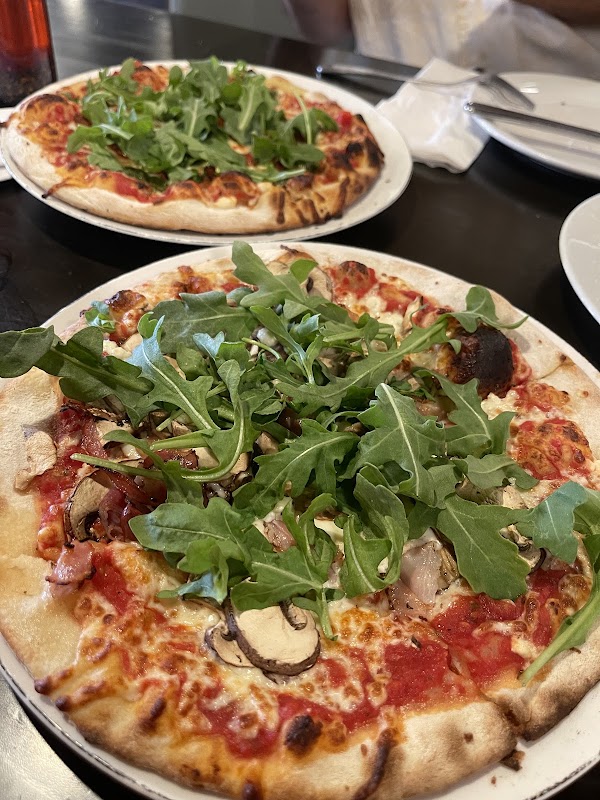 Pazzo Pizzeria 4