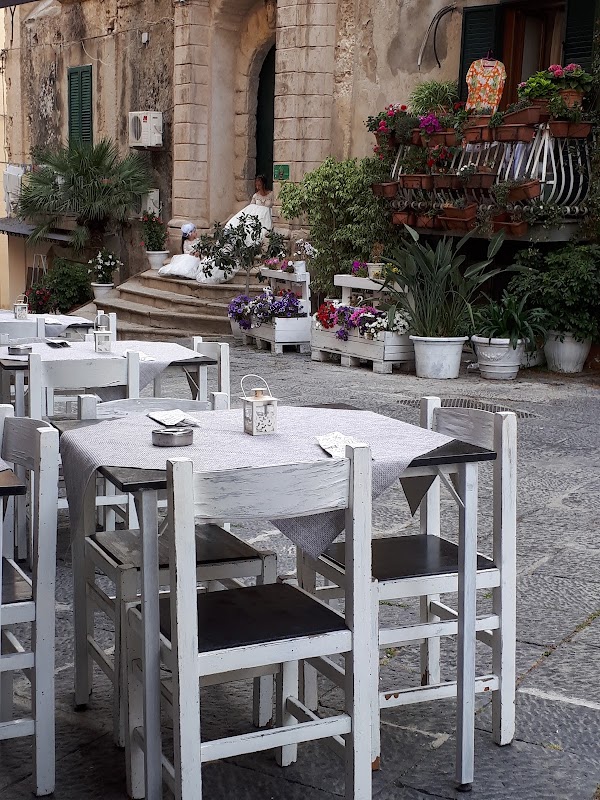 ALBIN’S RESTAURANT