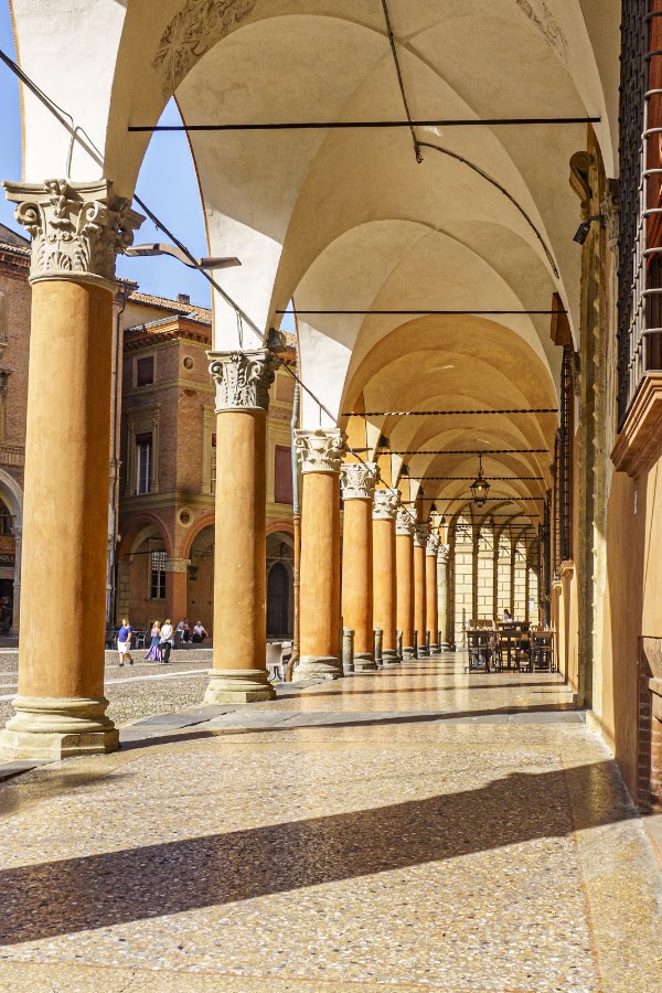 Palazzo Isolani, Bologna