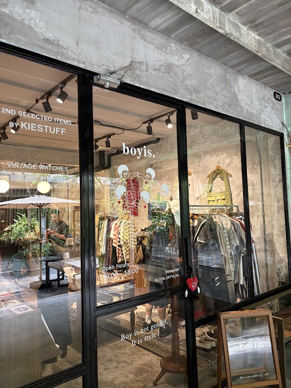 Boyis. Flagship Store 1