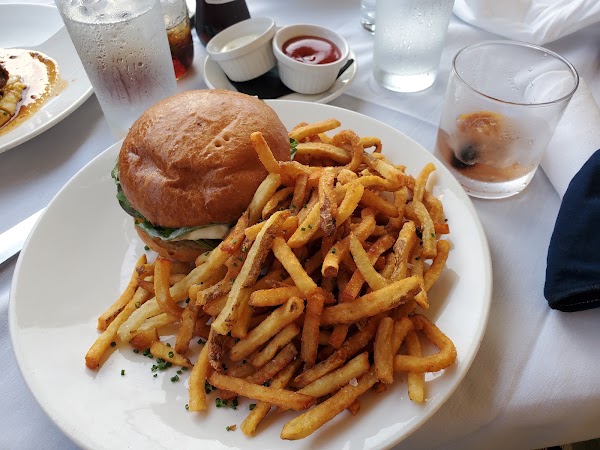 La Petite Grocery 5