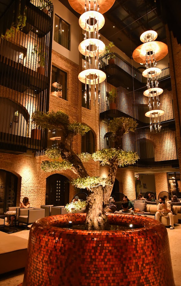 Qarvasla Hotel