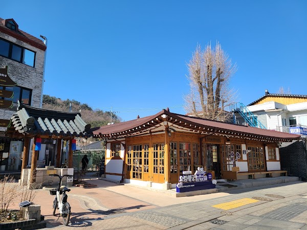 Haenggung Street 행궁길