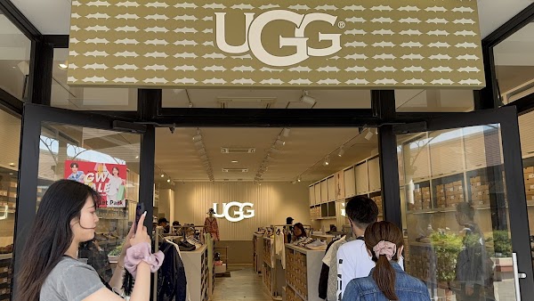 UGG