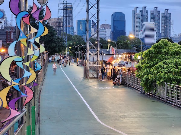 The Green Bridge, Lumphini-Benchakitti Park (Lumphini Side) 5