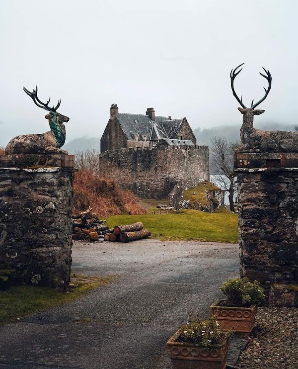 Duntrune Castle 1
