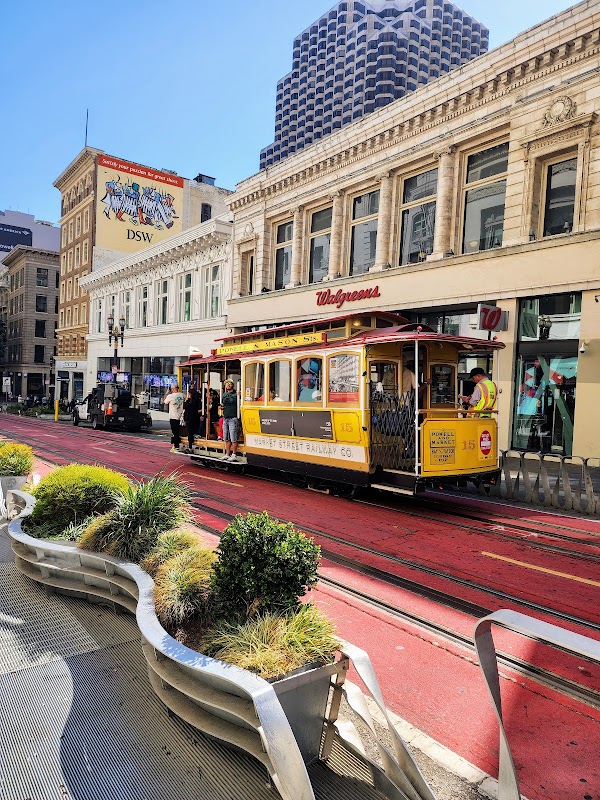 Cable Car Turnaround Powell St. 4