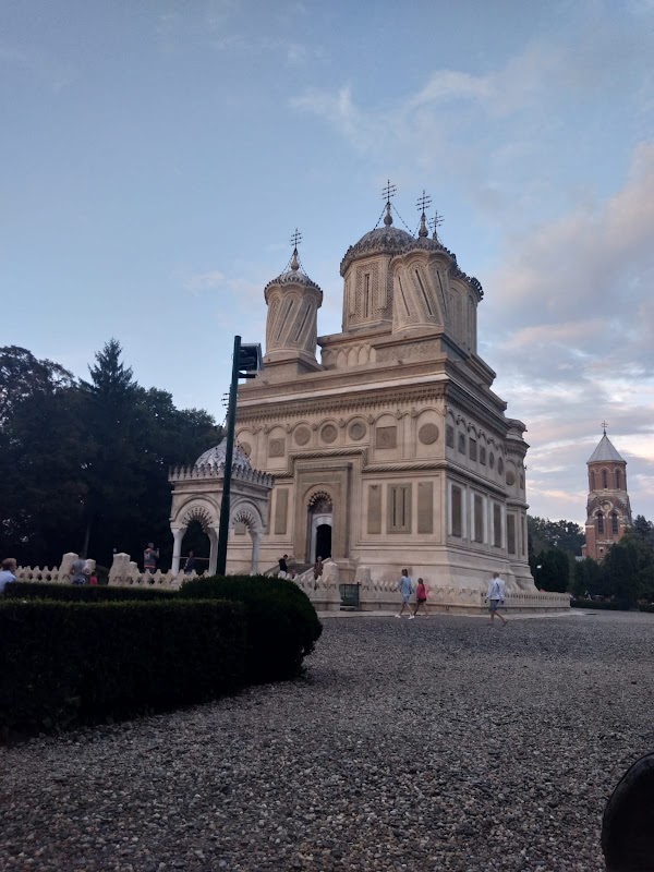 Curtea de Argeș 2