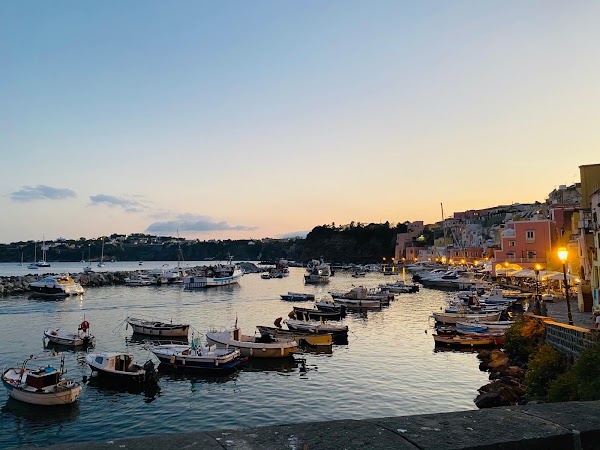 Marina di Corricella 4