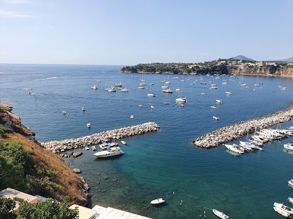 Marina di Corricella 3