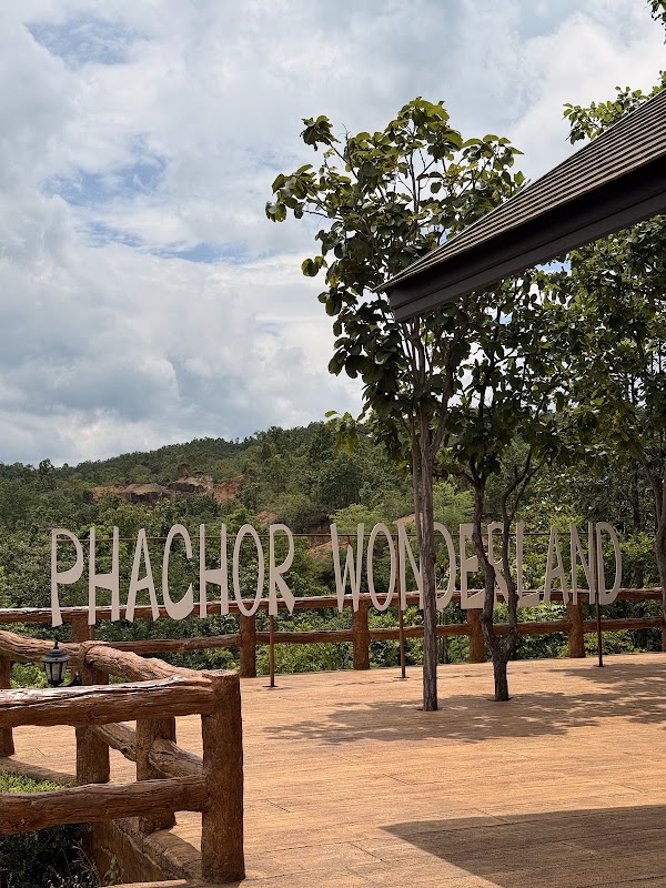 Pha Chor Tourist Center 2