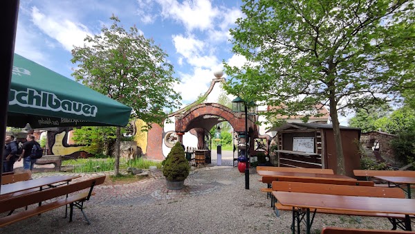 Biergarten am Kuchlbauer Turm 1