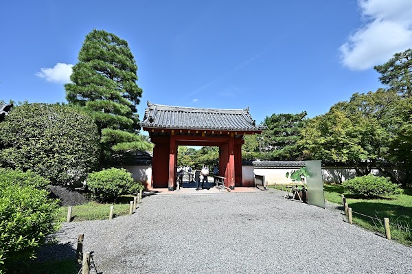 Byodo-in Omotemon (Front Gate)