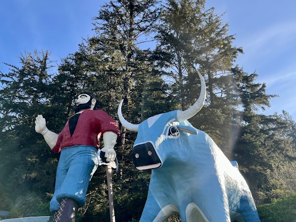 Paul Bunyan and Babe the Blue Ox sculptures by Ann Cooper and Ward Berg 1