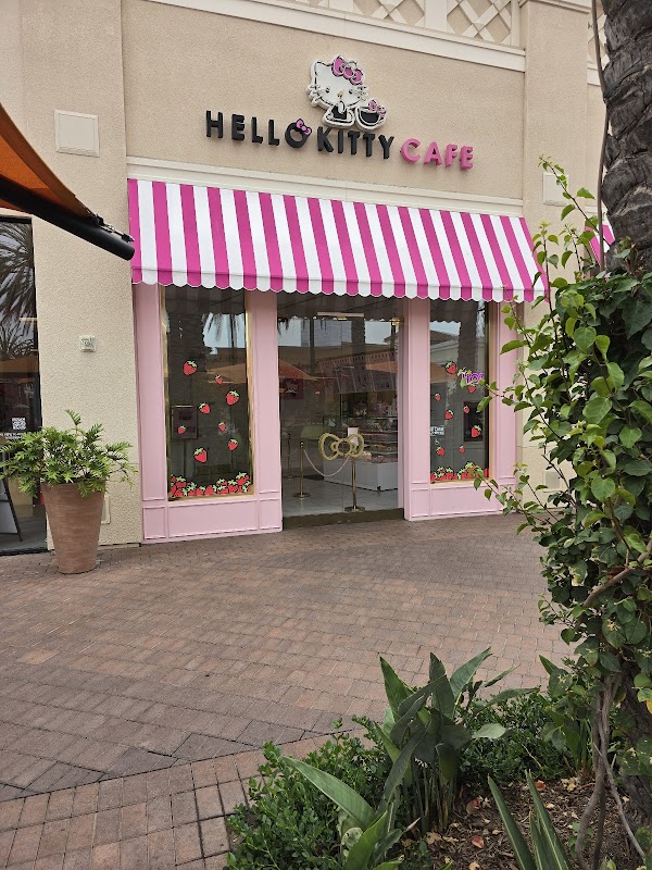 Hello Kitty Café 1