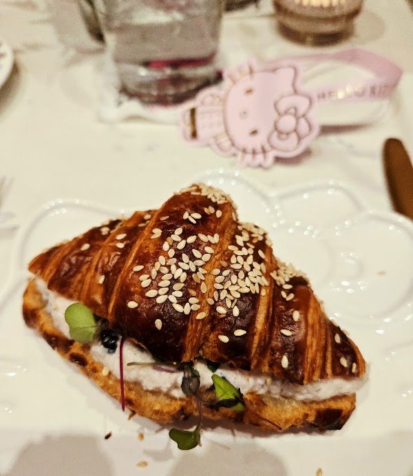 Hello Kitty Café 4
