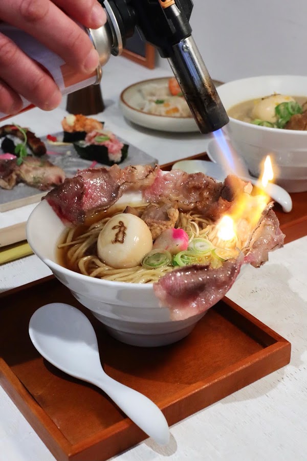 MOON and BACK Ramen Bar & Brunch Cafe 5