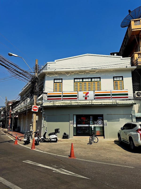 Song Wat Road