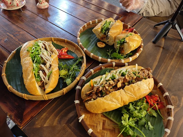 Bánh Mì Mẹ Ỉn - Vietnamese Banh Mi Shop 3