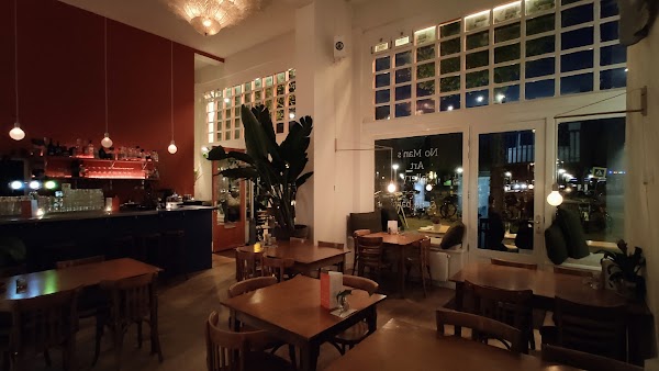 No Man's Art Gallery & de bar
