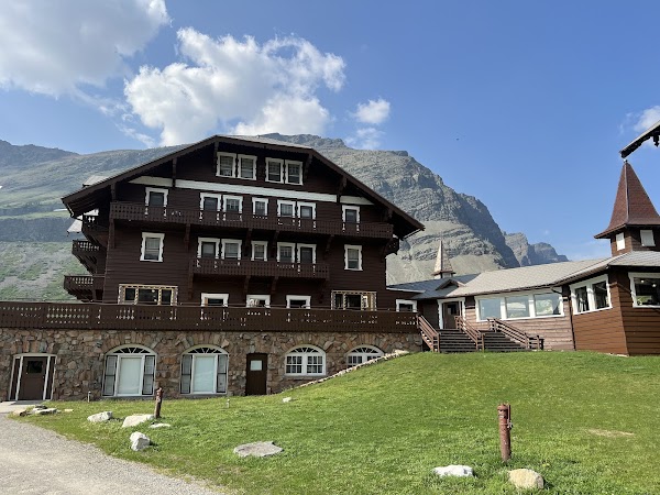 Many Glacier Hotel