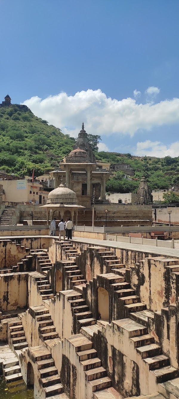 Panna Meena ka Kund 4