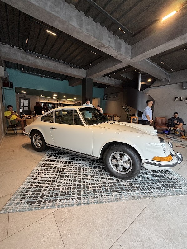 Flatsix Cafe 4