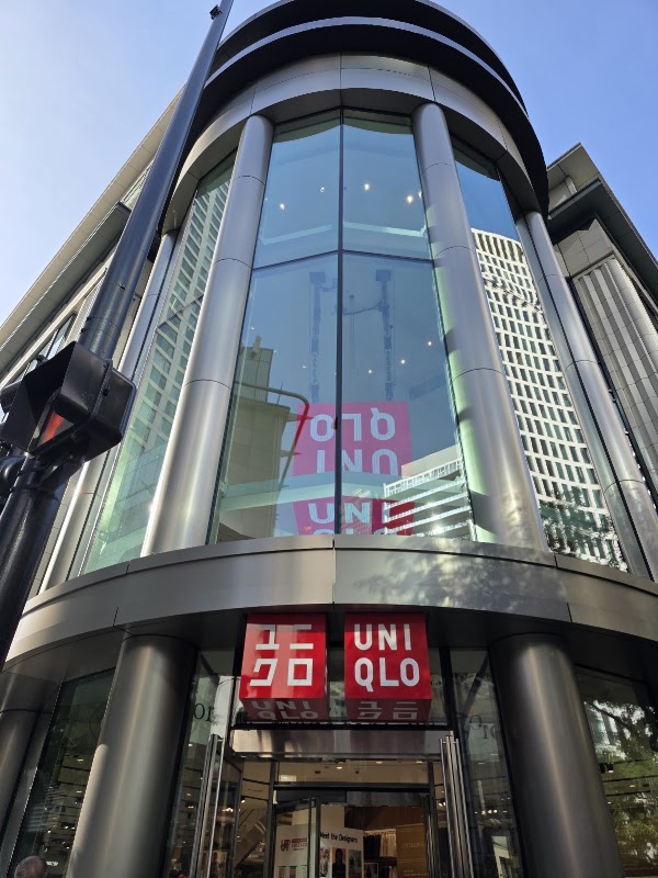 UNIQLO Michigan Avenue 1