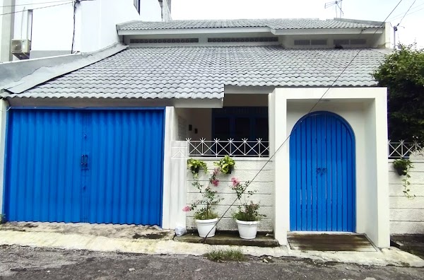THE BLUE GATE HOUSE 1